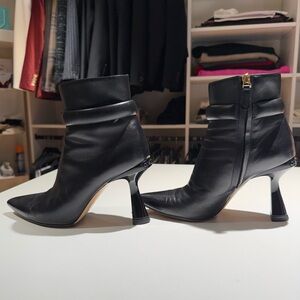 Authentic Givenchy Carene 95mm Logo-Heel Ankle Booties - black size 39